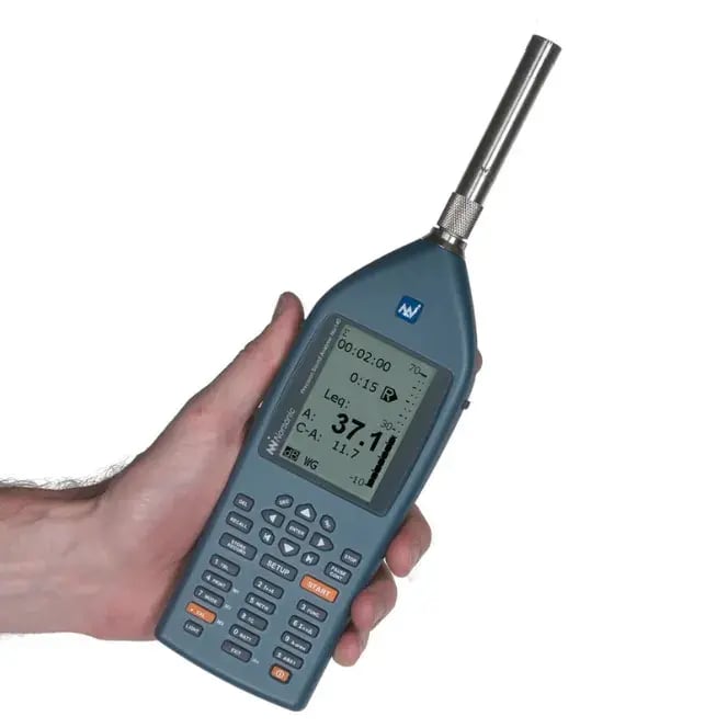 Nor140 Sound level meter in hand